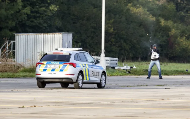 Střelba na letišti u Přerova: policisté cvičili zásah proti únoscům z vrtulníku