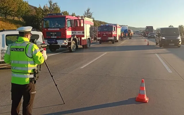 VIDEO: Řidiči si natáčeli vážnou nehodu na D1 u Lipníku. Policisté jim rozdali pokuty