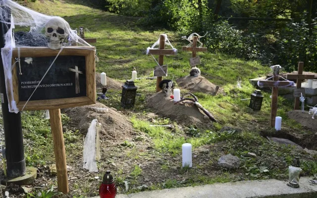 FOTOGALERIE: Strašidelné dekorace i ohňová show. Večer duchů na Svatý Kopeček přilákal davy