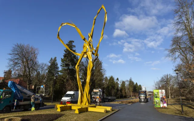 Coby součást festivalu Sculpture Line se v Olomouci objevily i další sochy.