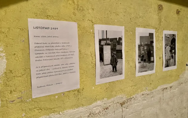 Kino v krytu a krátký kvíz. Tak se žáci seznamovali se Sametovou revolucí v Olomouci