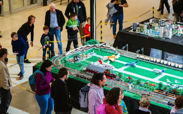 Interaktivní modely i obří stavby. Olomoucké výstaviště se promění ve Svět kostek