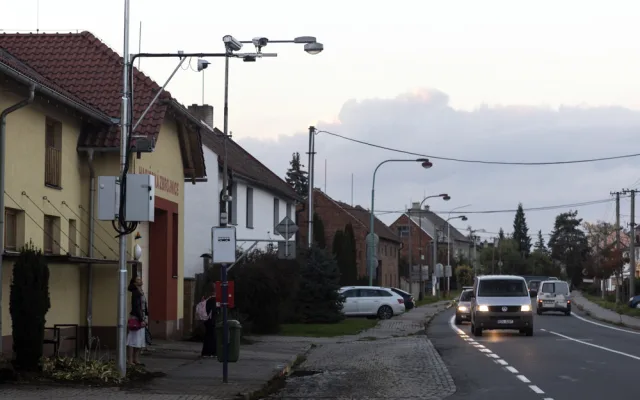 V Chomoutově a Chválkovicích by si řidiči měli dát pozor. Od Nového roku začnou radary měřit naostro