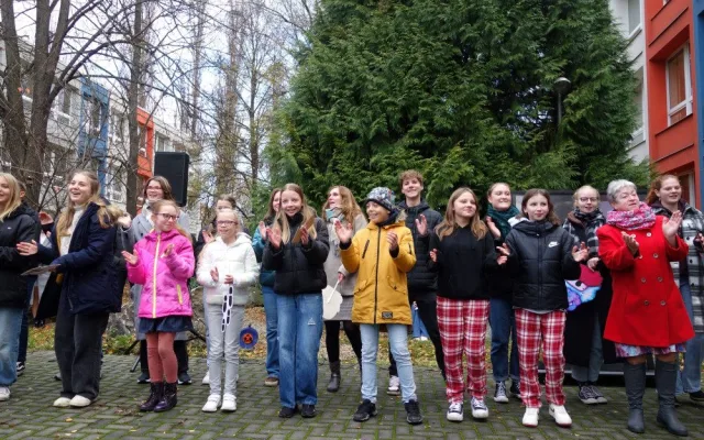 VIDEO: Studenti olomouckého gymnázia nazpívali nový klip. Píseň je spojená se sbírkou pro nemocné