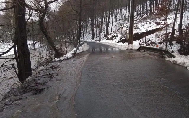 Na Olomouc se valí voda. Hasiči a úřady jsou v pohotovosti, náplavka je zavřená