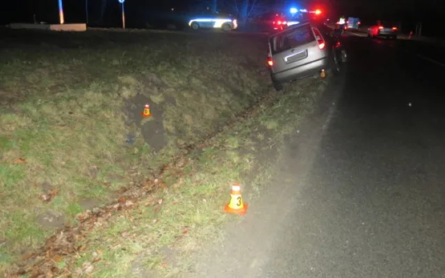 Opilý senior jel ke kadeřníkovi do Smržic. S autem skončil ve sloupku