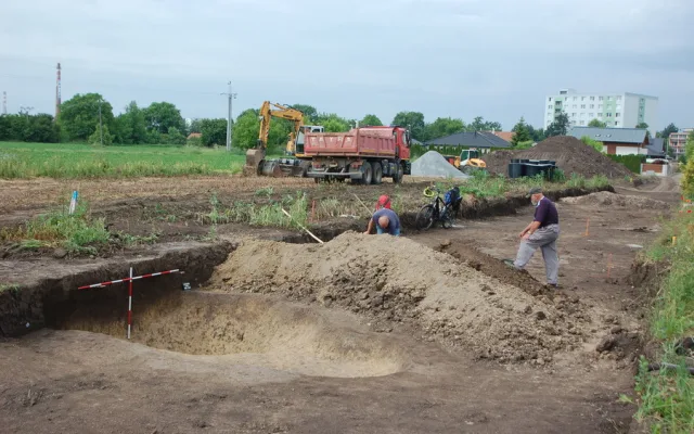 Ve Vrahovicích archeologové objevili zdobenou píšťalku z kosti. Bylo zde rozsáhlé neolitické sídliště