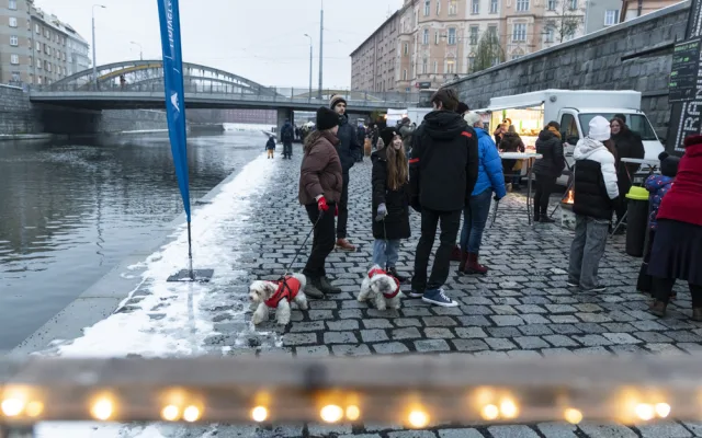 Slabá elektřina na olomoucké náplavce? Soustavu prověřil vyšší odběr při vánočních trzích