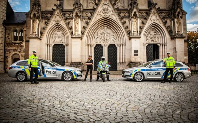 Adrenalin za volantem? Pro policistu pomocník, pro závodníka ohrožení, říká Olga Lounová