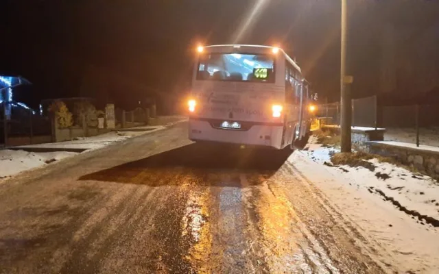 Havarovaný autobus v Ludmírově, ve voze byl pouze řidič, vyvázl bez zranění