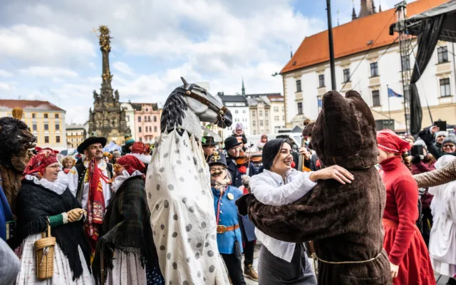 TIP NA VÍKEND: Olomouc v sobotu ožije masopustem. Město zaplaví rej masek, folklor a jarmark plný specialit