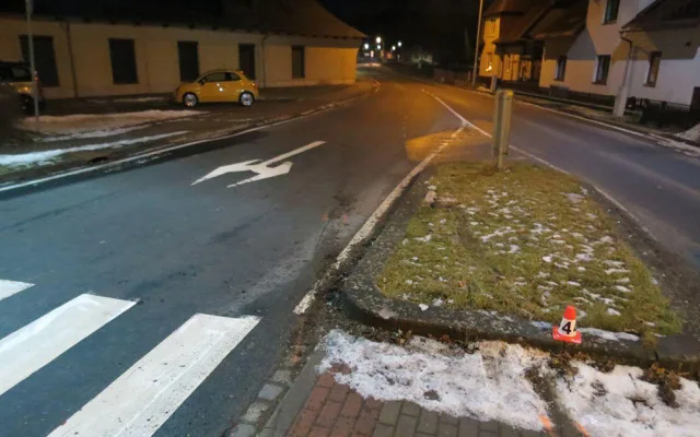 Policisté přistihli opilou ženu za volantem. Za půl hodiny ve stejném voze boural její ještě opilejší spolujezdec