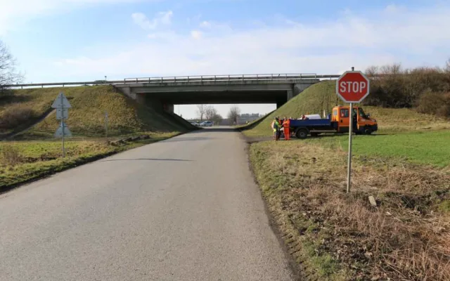 Na křižovatce na Prostějovsku šlo o život. Někdo vyměnil dopravní značky na hlavní a vedlejší silnici