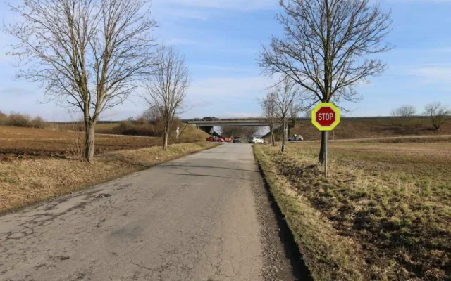 Na křižovatce na Prostějovsku šlo o život. Někdo vyměnil dopravní značky na hlavní a vedlejší silnici