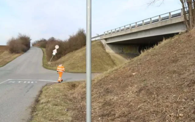 Na křižovatce na Prostějovsku šlo o život. Někdo vyměnil dopravní značky na hlavní a vedlejší silnici