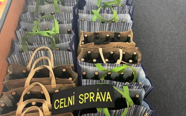 Celníci z Olomouckého kraje loni řešili více nelegálního alkoholu i hazardu
