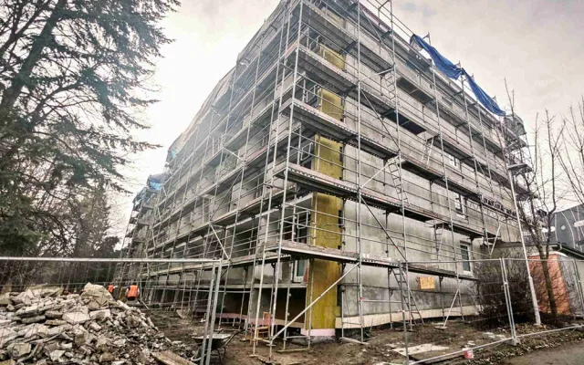 Batman zmizel za izolací. Olomoucká nemocnice modernizuje dětskou kliniku i ubytovny