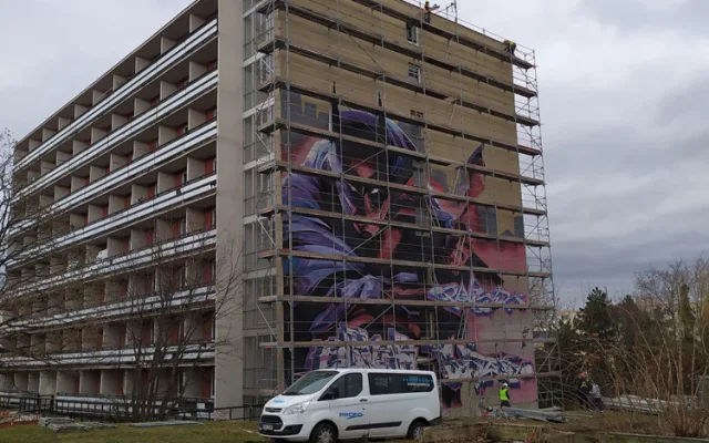 Batman zmizel za izolací. Olomoucká nemocnice modernizuje dětskou kliniku i ubytovny