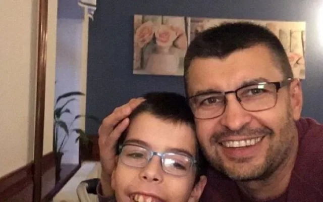 Martin ze Šumperka bojuje s neznámou nemocí. Už přestal úplně chodit, pomohl by mu elektrický vozík