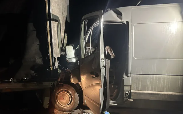U Olšan se v noci dvakrát po sobě bouralo. Nejprve havarovalo BMW, poté do dodávky narazil Renault