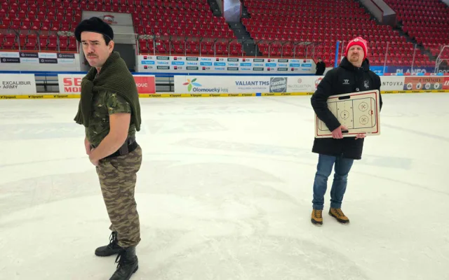 VIDEO: Olomoucké příprava na play-off podle hollywoodského trháku: do akce míří Hanební kohouti