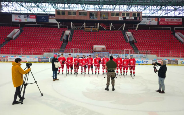 VIDEO: Olomoucké příprava na play-off podle hollywoodského trháku: do akce míří Hanební kohouti