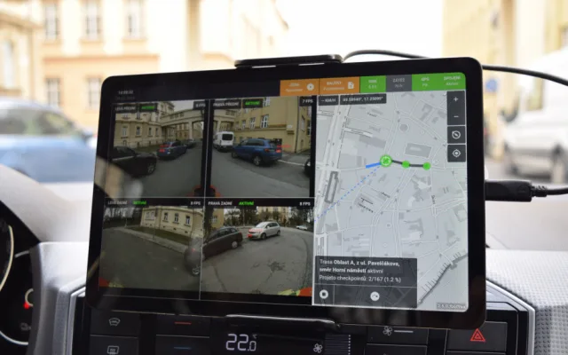 Skenovací elektromobil hlídá platby za parkování v Olomouci. Za první měsíc odhalil stovky přestupků
