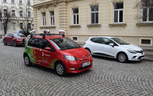 Skenovací elektromobil hlídá platby za parkování v Olomouci. Za první měsíc odhalil stovky přestupků
