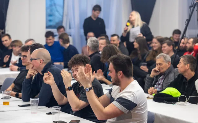 VIDEO: Sociální dávky, protiletecké kryty i kritika Babiše. Ministr Rakušan debatoval s Přerovany