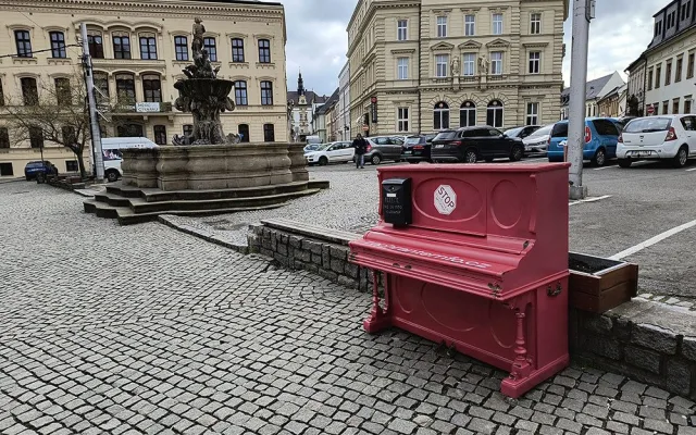 Petiční místo na tržnici bylo zrušeno, pianino se stěhovalo na náměstí Republiky