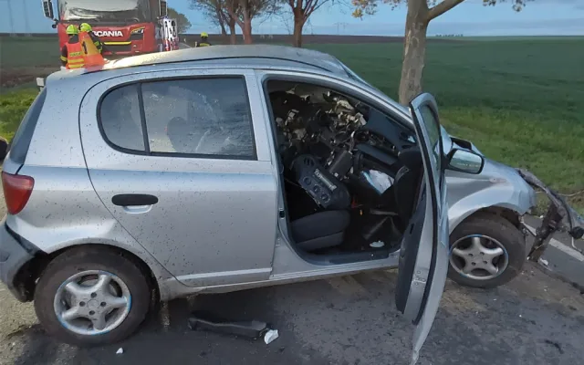 Další tragická nehoda u Olšan. Řidič osobního vozu zemřel poté, co auto narazilo do stromu