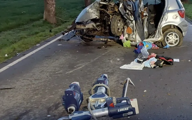 Další tragická nehoda u Olšan. Řidič osobního vozu zemřel poté, co auto narazilo do stromu