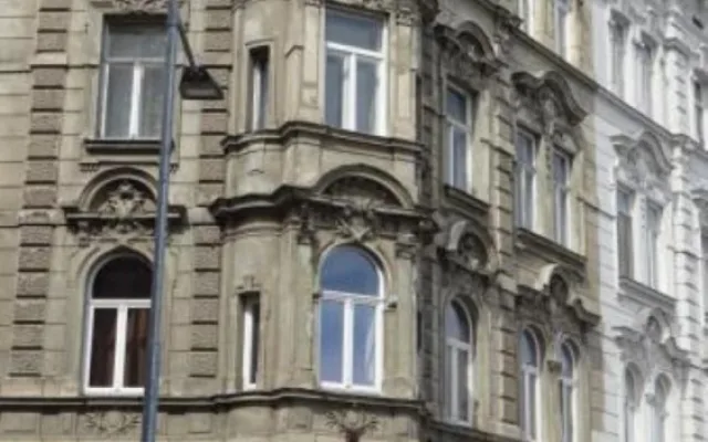 Vyhlášená restaurace Bristol měla havárii s odpadem, inspekce zavřela kuchyni. Zbytek podniku je v provozu