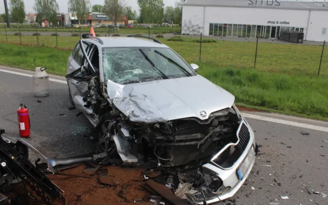 Řidič se dvěma promile vjel u Unčovic do protisměru a napálil do protijedoucího vozu. Hrozí mu tři roky