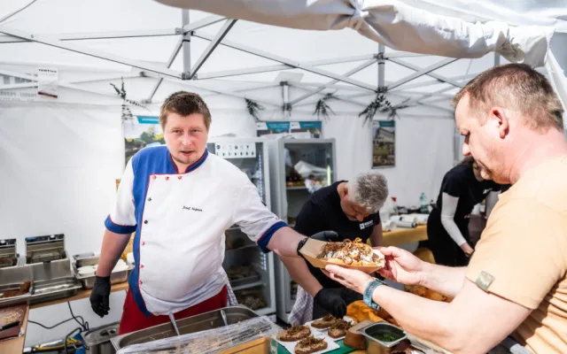 FOTOGALERIE: Šest a půl tuny tvarůžků za víkend. Olomoucký festival přilákal přes 20 tisíc lidí
