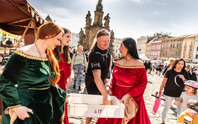 FOTOGALERIE: Šest a půl tuny tvarůžků za víkend. Olomoucký festival přilákal přes 20 tisíc lidí