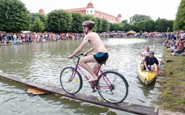 www.lukasurbanik.com