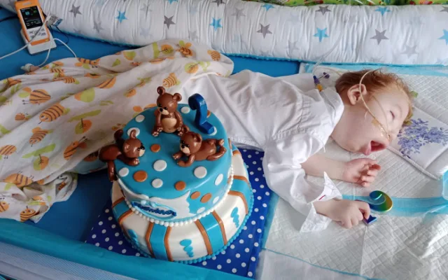Syn má poškozený mozek a nedožije se rána, řekli Tereze po porodu. Míša teď oslaví tři roky a mamince dává velkou sílu