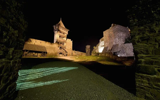 Nová výstava i přehlídka historických vozidel. Hrad Helštýn láká o víkendu na rozmanitý program