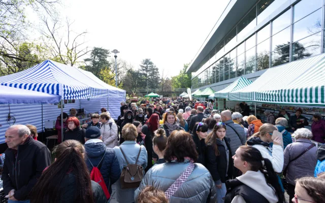 FOTOGALERIE: Vesmírná hlavní expozice i zahradnické trhy. Začala jarní Flora Olomouc