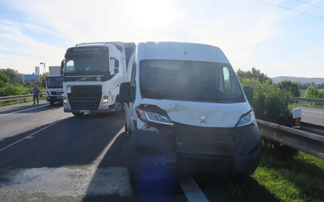 3 - Na D35 řešili policisté postupně tři hromadné dopravní nehody