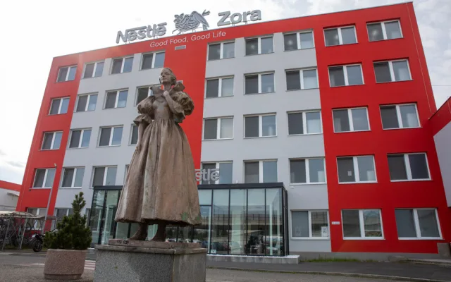 FOTOGALERIE: Statisíce tyčinek za den. Zora Olomouc rozšiřuje portfolio, řešit musí i obří zdražení kakaa