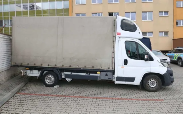 Cizinci vykradli patnáct zahradních chatek a garáží na Prostějovsku. Otce a syna soud poslal do vazby