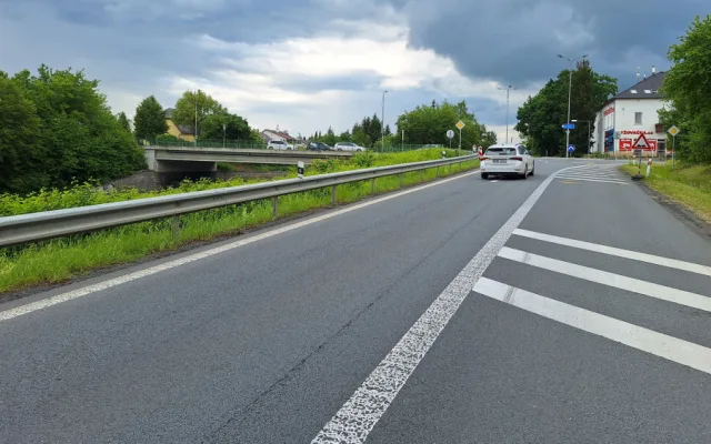 V Mohelnici se na čas zavře klíčová odbočka na dálnici směrem do Čech. Na sjezdech je poškozeý asfalt