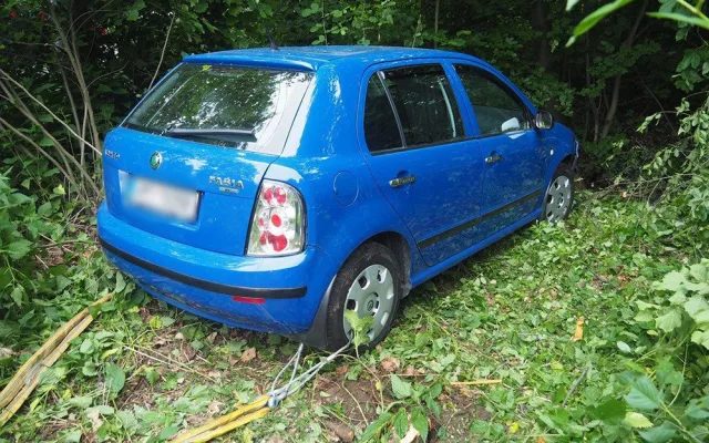 Starší muž usnul v autě a došlo k nehodě