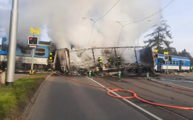 Před soudem je srážka kamionu s vlakem a požár na přejezdu v Olomouci. Polský řidič přiznal vinu