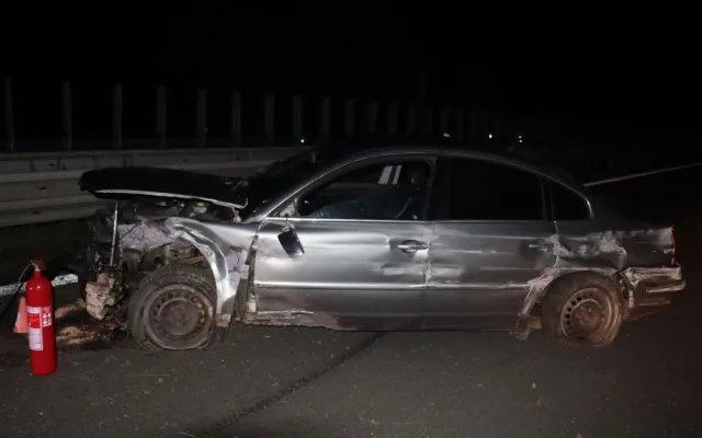 Dálnici u Litovle v noci zablokovala nehoda tří aut. Osmadvacetiletý viník odmítl dechovou zkoušku