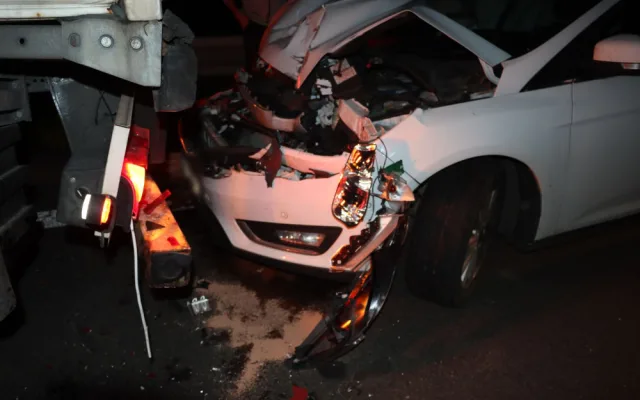 Dálnici u Litovle v noci zablokovala nehoda tří aut. Osmadvacetiletý viník odmítl dechovou zkoušku