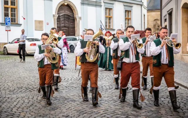 Až do neděle Olomouc opanují Svátky města. Na programu je průvod, historický jarmark i koncerty