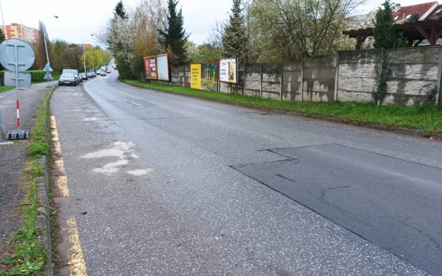 Stavbaři opravili frekventovanou Okružní ulici v Olomouci o dva týdny rychleji. Už tudy jezdí auta